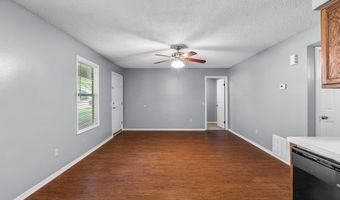 1309 Country Oaks Dr, Benton, AR 72015