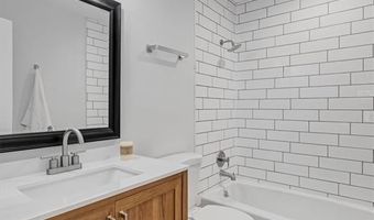 339 Oakleigh Woods Dr, Ballwin, MO 63011