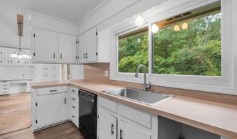 1811 Hobkirk Ct, Camden, SC 29020