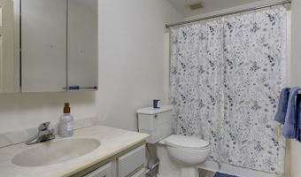 84 Founders Vlg 84, Clinton, CT 06413