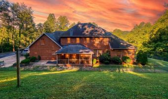 136 Lock Ln, Alum Creek, WV 25003