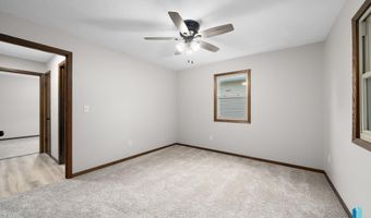 1912 E Sylvan Cir, Brandon, SD 57005