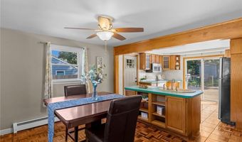 72 Windsor Park Dr, Coventry, RI 02816