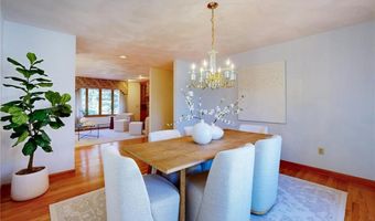 40 Phenix Ridge Dr, Cranston, RI 02921