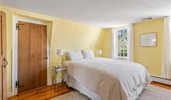 35 Second St, Newport, RI 02840