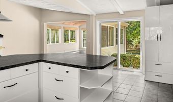 85 Gateway Rd, North Kingstown, RI 02852