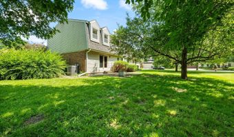 2218 N Williamsburg St, Arlington Heights, IL 60004