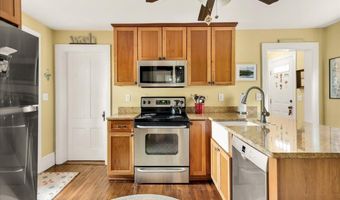 23 Commercial St, Belfast, ME 04915