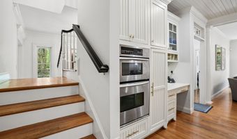 14 Aspen Ln, Bedford, NH 03110