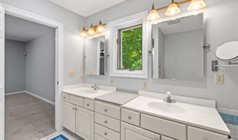 11 Spring Hill Rd, Bedford, NH 03110