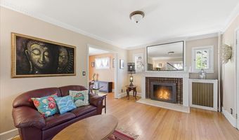 11 Freeman Rd, Albany, NY 12208