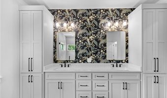 32 Warwick Dr, Bella Vista, AR 72714