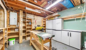 312 Mountainside Dr, Alloway, NJ 07422