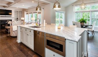 201 Rodman Ln, North Kingstown, RI 02852