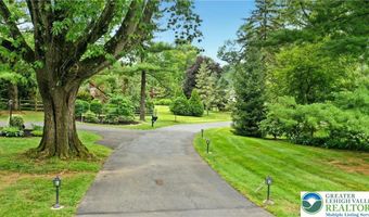 2458 Riverbend Rd, Allentown, PA 18103