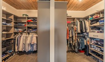 917 McDonald Dr, Amsterdam, NY 12070