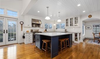 56 Summerfield Ln, Middletown, RI 02842