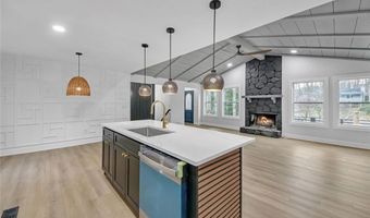 137 Creekview Dr, Woodstock, GA 30188