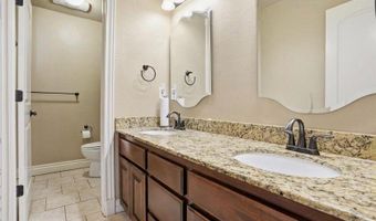 912 Stephanie Ln, Altus, OK 73521