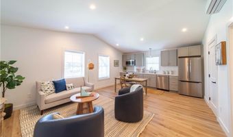 32 Exchange St 101, East Greenwich, RI 02818