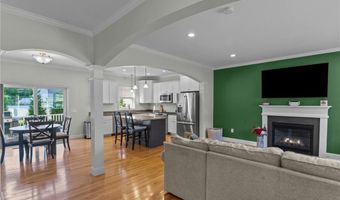 25 Ironwood Dr, Coventry, RI 02816