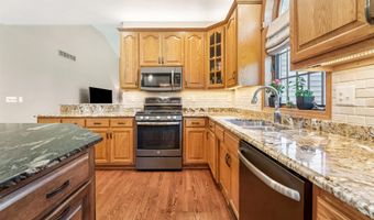 228 E THORNBROOK Ln, Appleton, WI 54913