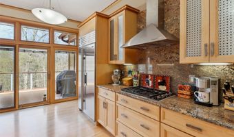 1201 Oakwood Dr, Polk City, IA 50226
