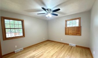 707 Greenlawn Dr, Amherst, OH 44001