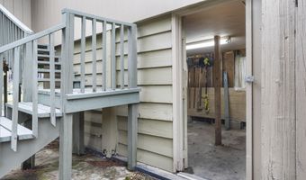 10091 River Dr, Bay St. Louis, MS 39520