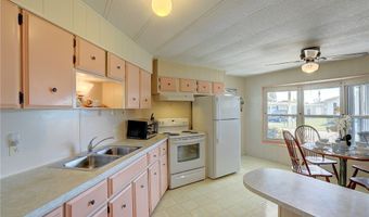 912 Oriole Cir, Barefoot Bay, FL 32976