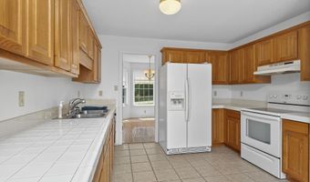19025 Essex Dr, Abingdon, VA 24211