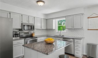 408 Abbyshire Rd, Akron, OH 44319
