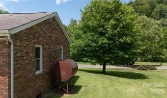 1424 Bear Creek Rd, Bakersville, NC 28705