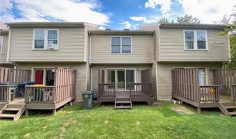515 Ponds Edge Ln, Allentown, PA 18104