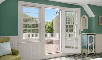19 Ledge Rd, Bristol, RI 02809