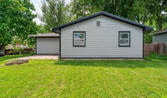 215 25th Ave SW, Altoona, IA 50009
