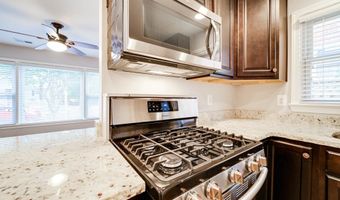 706 W GLEBE Rd, Alexandria, VA 22305