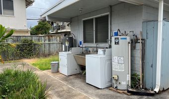 718 Hoawa St A, Honolulu, HI 96826