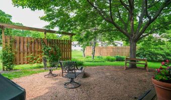 5306 Arapahoe Ln, Madison, WI 53704