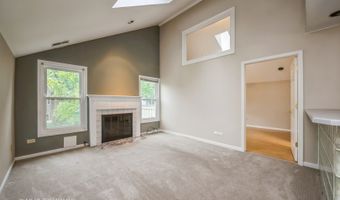 1949 N Charter Point Dr, Arlington Heights, IL 60004