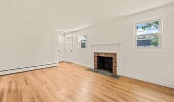 18 Grove Rd, Cromwell, CT 06416