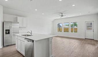 512 S Cherry St, Beebe, AR 72012