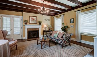 916 Audubon Pkwy, Audubon Park, KY 40213