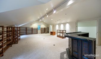 550 Greentree Ln NE, Ada, MI 49301
