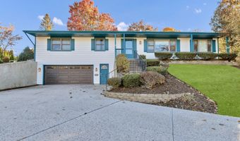 1405 Surrey Ln, Algonquin, IL 60102