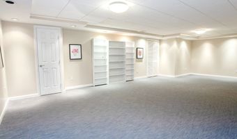 15 Rockledge Ln, Canton, CT 06019