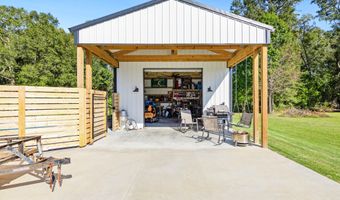 1090 Sandy Ln, Arnaudville, LA 70512