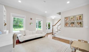 8 A Mason Ave, Bayonne, NJ 07035