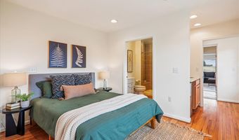 941 N MCKINLEY Rd, Arlington, VA 22205