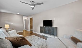 3839 Woodleaf Rd, Charlotte, NC 28205